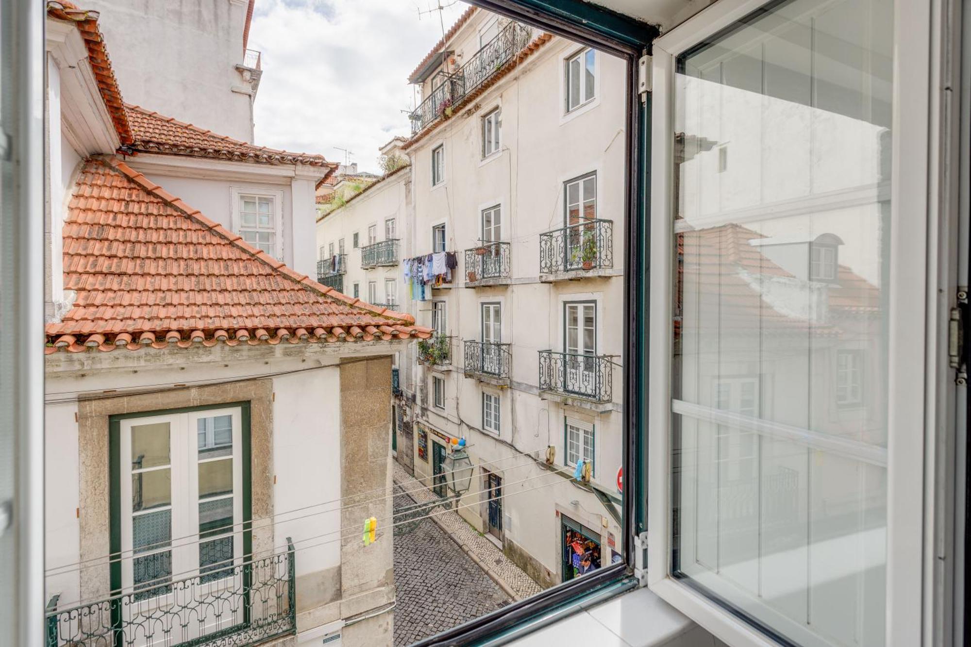 Apartment Bairro Alto Window - Cozy Spot In A Buzzing Locale